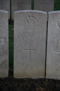 Lijssenthoek Military Cemetery - Hall, W