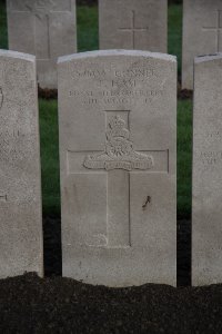 Lijssenthoek Military Cemetery - Ham, T