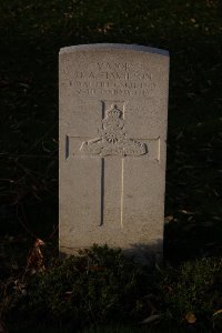 Lijssenthoek Military Cemetery - Hamilton, H A