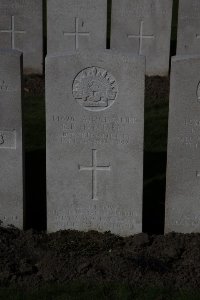 Lijssenthoek Military Cemetery - Hannaker, Reginald Edward