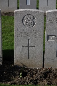 Lijssenthoek Military Cemetery - Harwood, Hubert