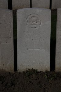 Lijssenthoek Military Cemetery - Harwood, R
