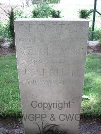 Lijssenthoek Military Cemetery - Hell, Josef