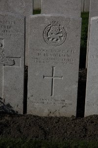 Lijssenthoek Military Cemetery - Henderson, Norman