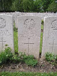 Lijssenthoek Military Cemetery - Henry, Clifford