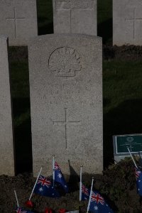 Lijssenthoek Military Cemetery - Hills, Leslie Frank