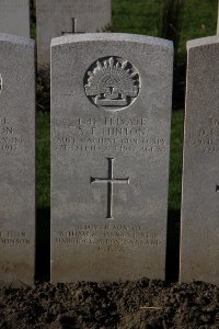 Lijssenthoek Military Cemetery - Hinton, Arthur Frederick
