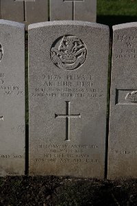 Lijssenthoek Military Cemetery - Hird, Arthur