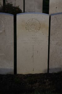 Lijssenthoek Military Cemetery - Hogg, Thomas