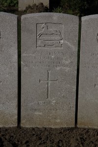 Lijssenthoek Military Cemetery - Holland, Leonard