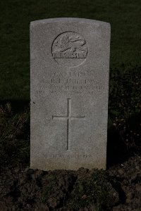 Lijssenthoek Military Cemetery - Hollins, E R L