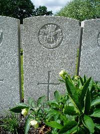 Lijssenthoek Military Cemetery - Holloway, E