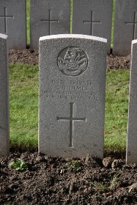 Lijssenthoek Military Cemetery - Holmes, G