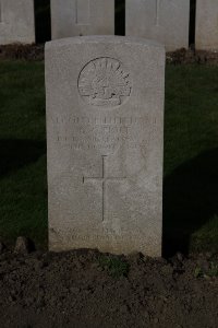 Lijssenthoek Military Cemetery - Holt, Gordon Cyril