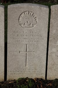 Lijssenthoek Military Cemetery - Holtsbaum, Thomas Richard