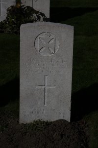 Lijssenthoek Military Cemetery - Hood, J