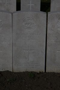 Lijssenthoek Military Cemetery - Hopkins, J G