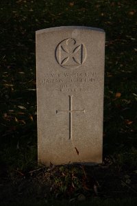 Lijssenthoek Military Cemetery - Hopkins, The Rev. R W.