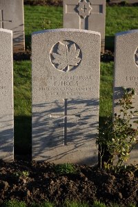 Lijssenthoek Military Cemetery - Hora, T