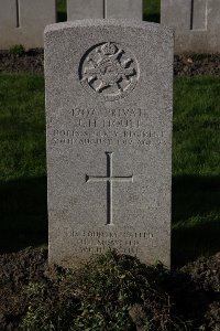 Lijssenthoek Military Cemetery - Hoult, John Henry
