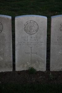 Lijssenthoek Military Cemetery - Howe, Norman Leslie