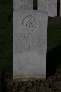 Lijssenthoek Military Cemetery - Hoyland, George Neaverson