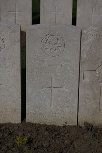 Lijssenthoek Military Cemetery - Hoyle, Fred