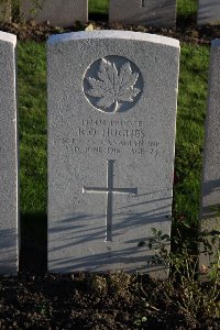 Lijssenthoek Military Cemetery - Hughes, R O