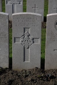 Lijssenthoek Military Cemetery - Hughes, R T