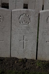 Lijssenthoek Military Cemetery - Hughes, Robert
