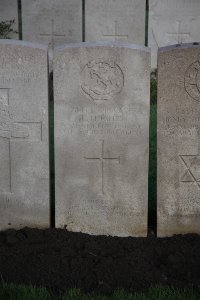 Lijssenthoek Military Cemetery - Hughes, Thomas