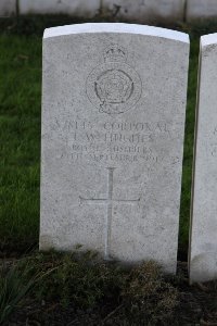 Lijssenthoek Military Cemetery - Hughes, T W