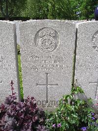 Lijssenthoek Military Cemetery - Hughes, W