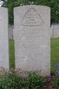 Lijssenthoek Military Cemetery - Hutton, Charles