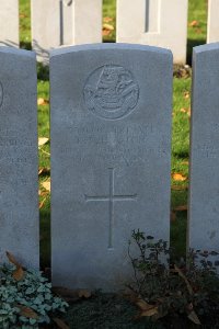 Lijssenthoek Military Cemetery - Hutton, R B