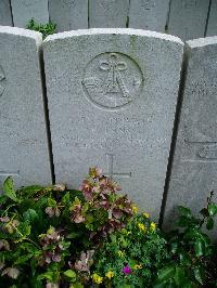 Lijssenthoek Military Cemetery - Inns, Frederick
