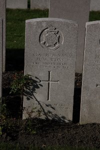 Lijssenthoek Military Cemetery - Irons, H W