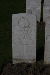 Lijssenthoek Military Cemetery - Irving, J