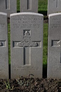 Lijssenthoek Military Cemetery - Johnson, Arnold