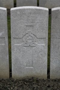 Lijssenthoek Military Cemetery - Jones, A