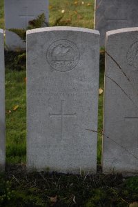 Lijssenthoek Military Cemetery - Jones, P B
