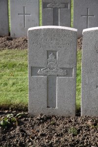 Lijssenthoek Military Cemetery - Jones, Peter Thomas