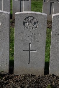 Lijssenthoek Military Cemetery - Kelly, P
