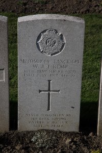 Lijssenthoek Military Cemetery - Kemp, W J T