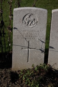Lijssenthoek Military Cemetery - Kendall, W E