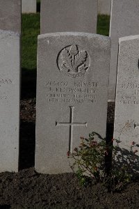 Lijssenthoek Military Cemetery - Kenworthy, J