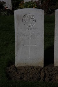 Lijssenthoek Military Cemetery - Kinder, Stuart Whitehead