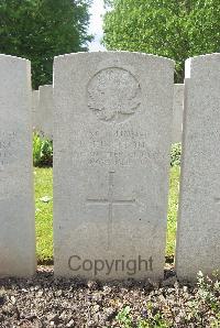 Lijssenthoek Military Cemetery - Kingston, Russell