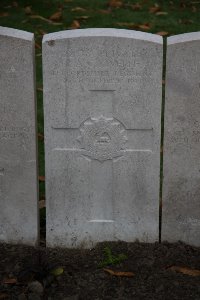 Lijssenthoek Military Cemetery - Kivelle, J A C