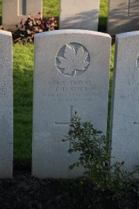 Lijssenthoek Military Cemetery - Kizer, F D
